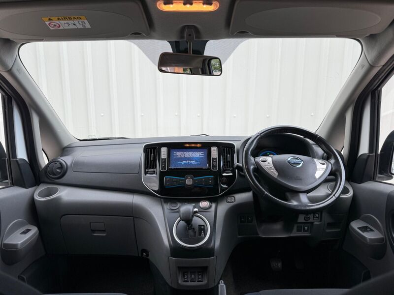 NISSAN E-NV200