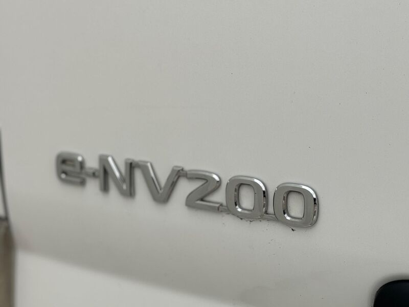 NISSAN E-NV200