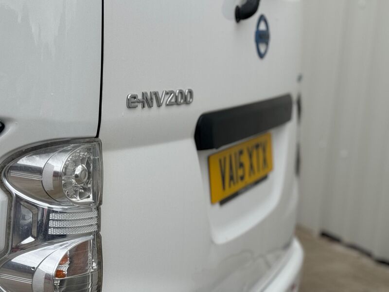 NISSAN E-NV200